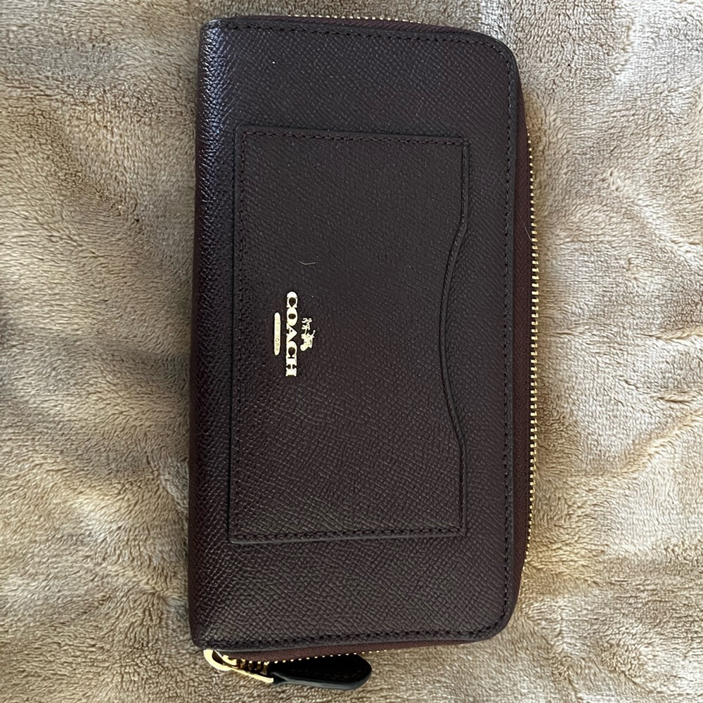 Coach Credit Card Wallet Brown Pebble Leather Zip Closure Woman's Wallet